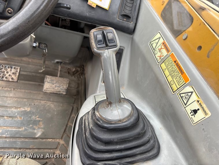 image for item FG1648 2005 Caterpillar TH220B telehandler