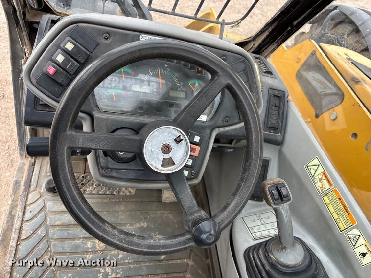 image for item FG1648 2005 Caterpillar TH220B telehandler