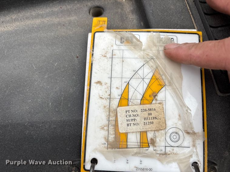 image for item FG1648 2005 Caterpillar TH220B telehandler