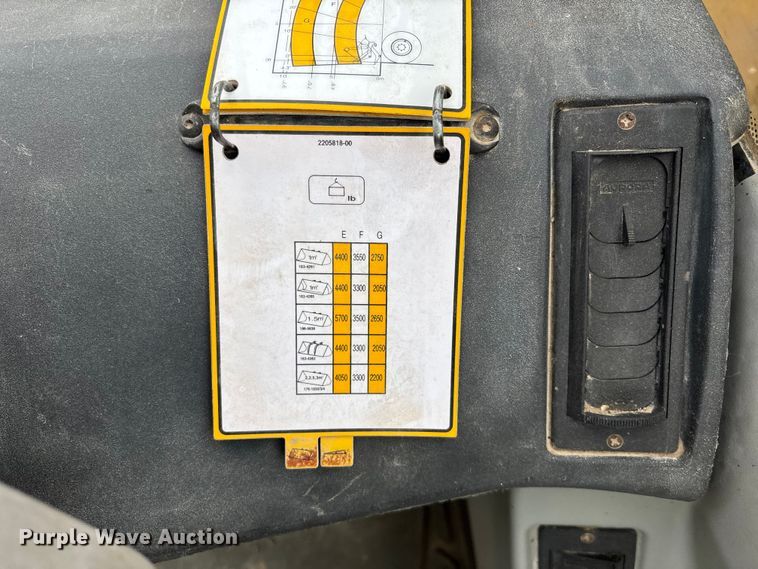 image for item FG1648 2005 Caterpillar TH220B telehandler