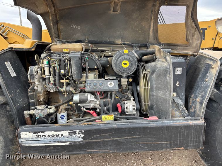 image for item FG1648 2005 Caterpillar TH220B telehandler