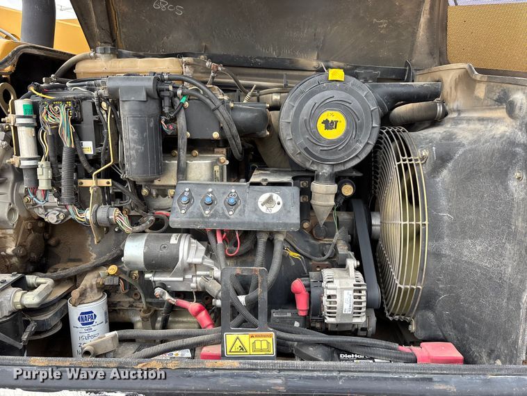 image for item FG1648 2005 Caterpillar TH220B telehandler