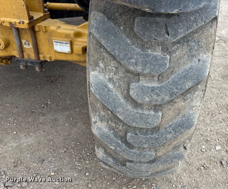 image for item FG1648 2005 Caterpillar TH220B telehandler