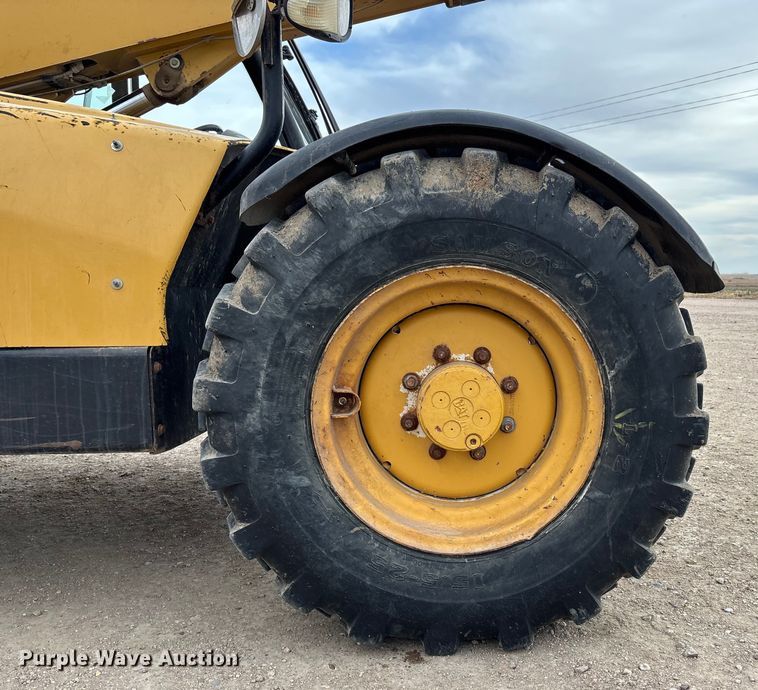image for item FG1648 2005 Caterpillar TH220B telehandler