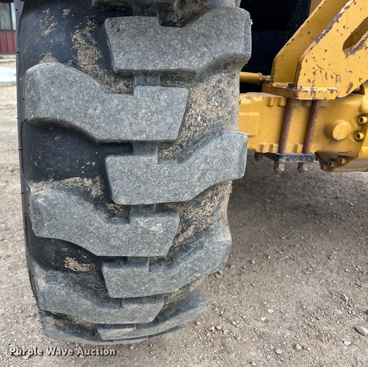 image for item FG1648 2005 Caterpillar TH220B telehandler