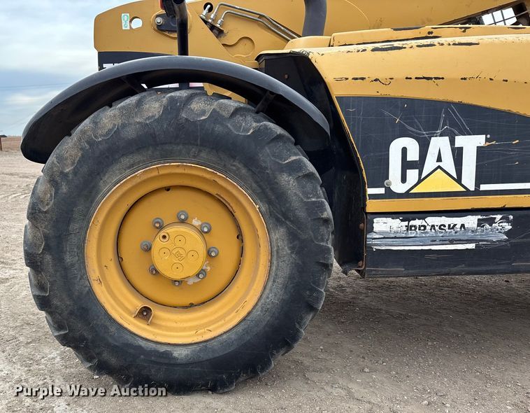 image for item FG1648 2005 Caterpillar TH220B telehandler