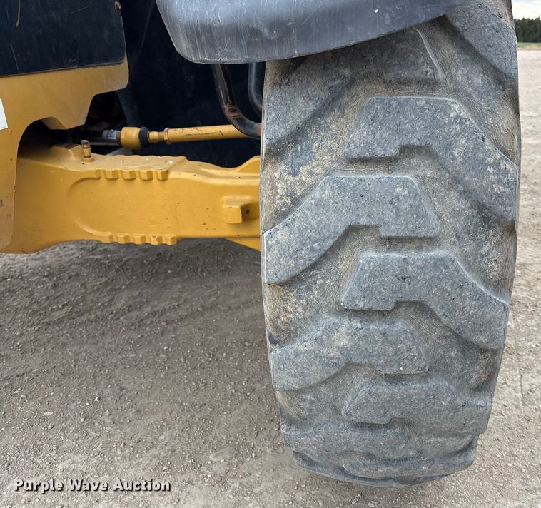 image for item FG1648 2005 Caterpillar TH220B telehandler