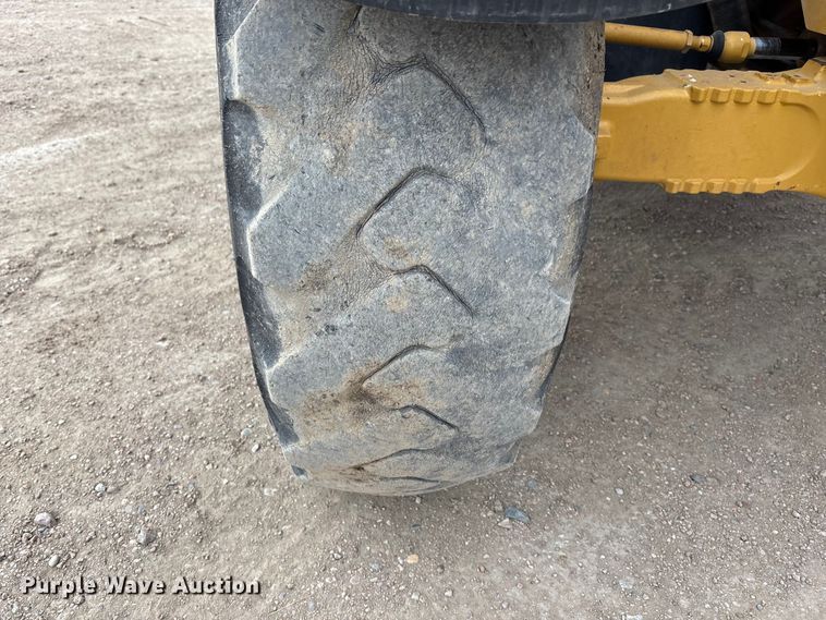 image for item FG1648 2005 Caterpillar TH220B telehandler