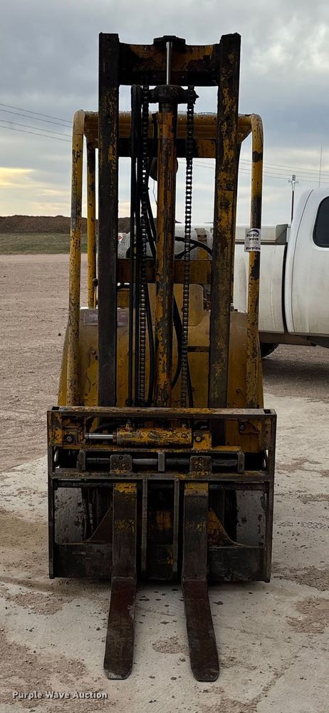 image for item FG1650 Caterpillar 422 forklift