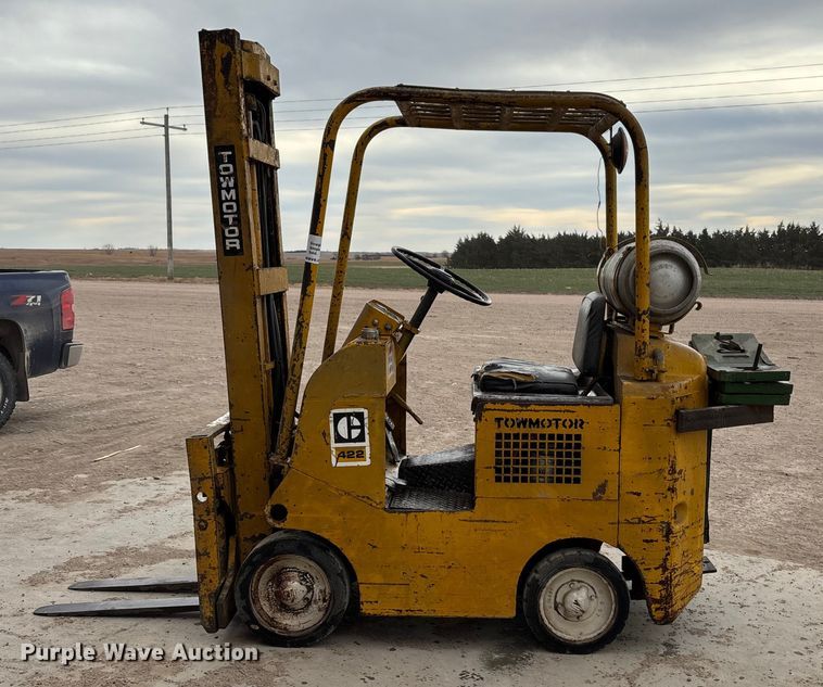 image for item FG1650 Caterpillar 422 forklift