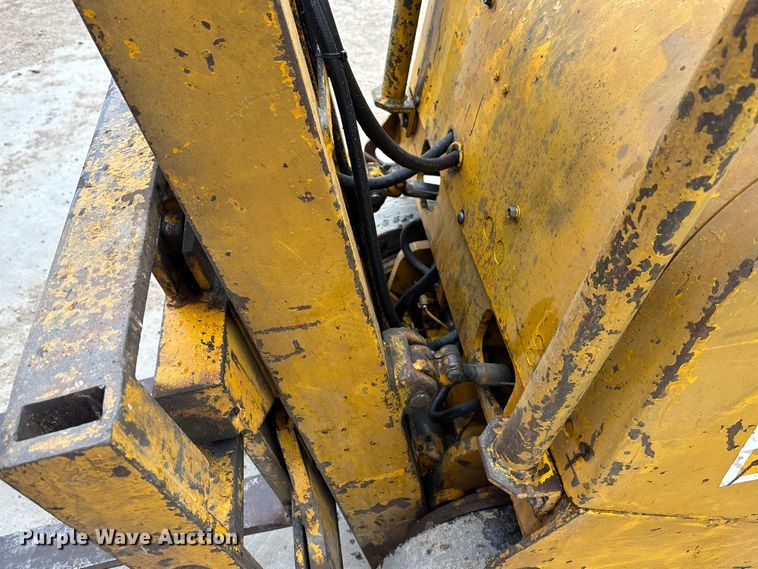 image for item FG1650 Caterpillar 422 forklift