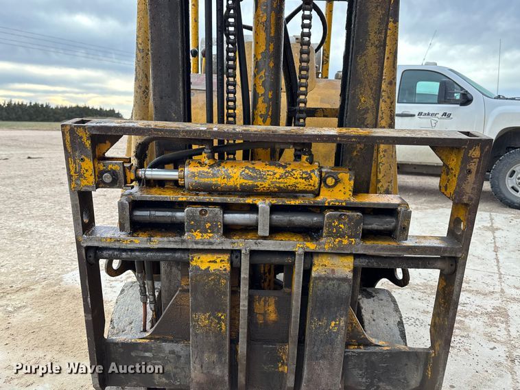 image for item FG1650 Caterpillar 422 forklift