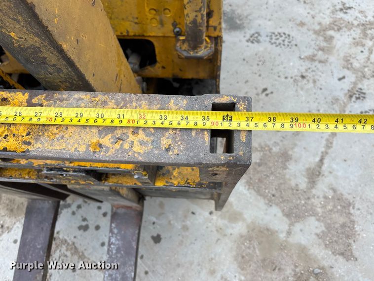 image for item FG1650 Caterpillar 422 forklift