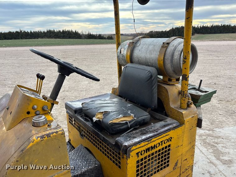 image for item FG1650 Caterpillar 422 forklift