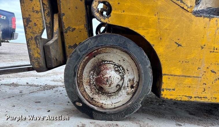 image for item FG1650 Caterpillar 422 forklift