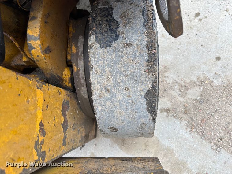 image for item FG1650 Caterpillar 422 forklift