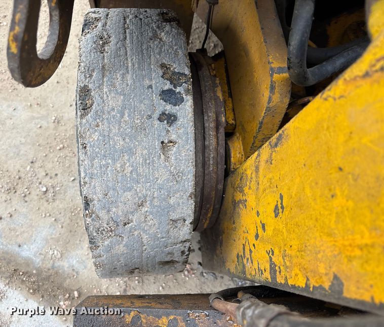 image for item FG1650 Caterpillar 422 forklift