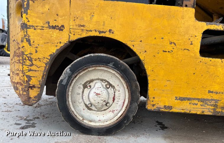 image for item FG1650 Caterpillar 422 forklift