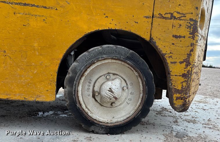 image for item FG1650 Caterpillar 422 forklift