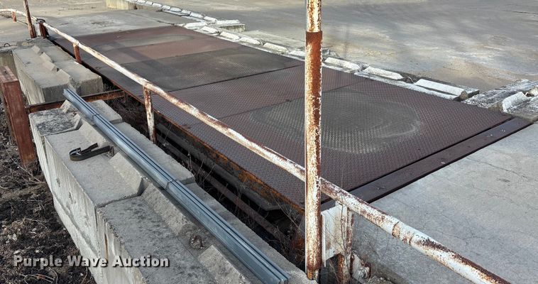 image for item FG1660 Thorman Toledo 8132 drive over scales