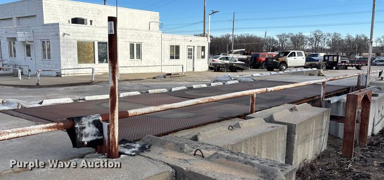 image for item FG1660 Thorman Toledo 8132 drive over scales