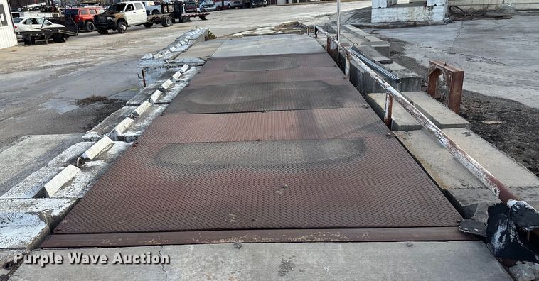 image for item FG1660 Thorman Toledo 8132 drive over scales