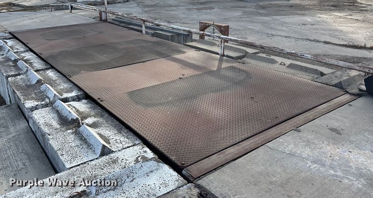 image for item FG1660 Thorman Toledo 8132 drive over scales