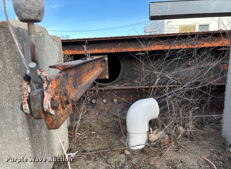 image for item FG1660 Thorman Toledo 8132 drive over scales