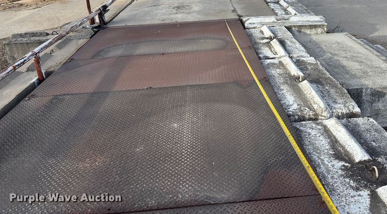 image for item FG1660 Thorman Toledo 8132 drive over scales