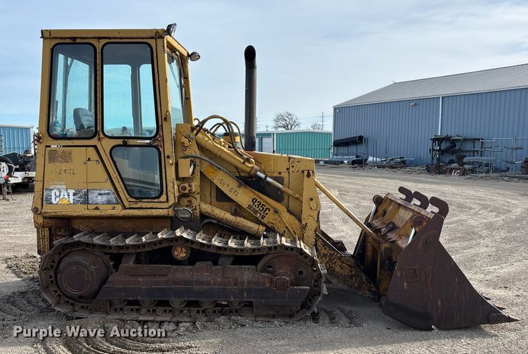 image for item FG1667 1992 Caterpillar 935C loader