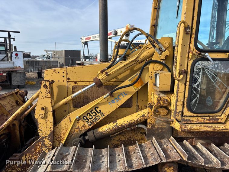 image for item FG1667 1992 Caterpillar 935C loader