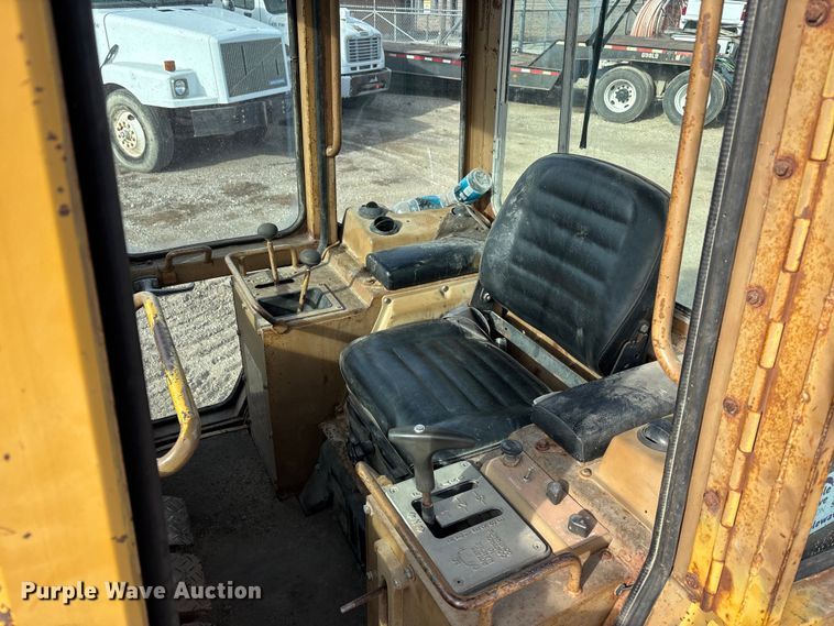 image for item FG1667 1992 Caterpillar 935C loader