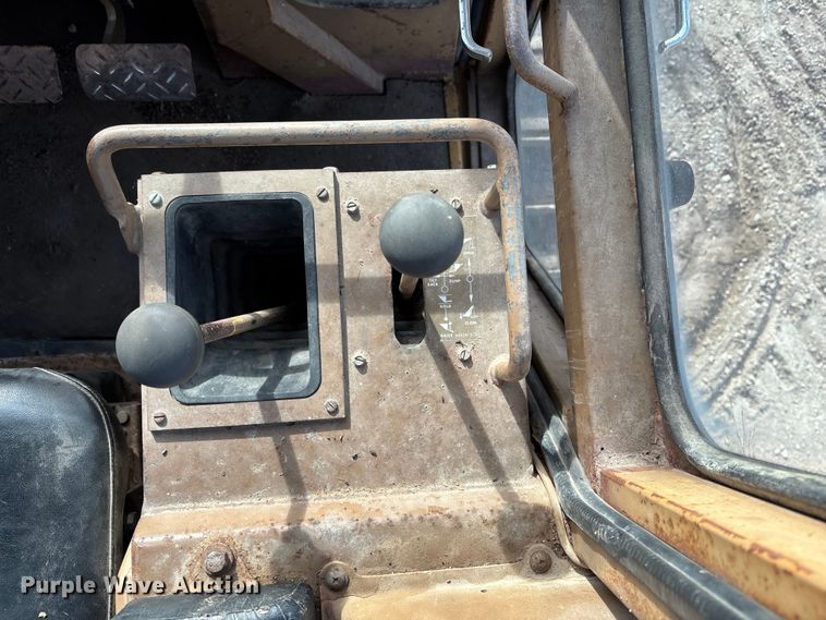 image for item FG1667 1992 Caterpillar 935C loader