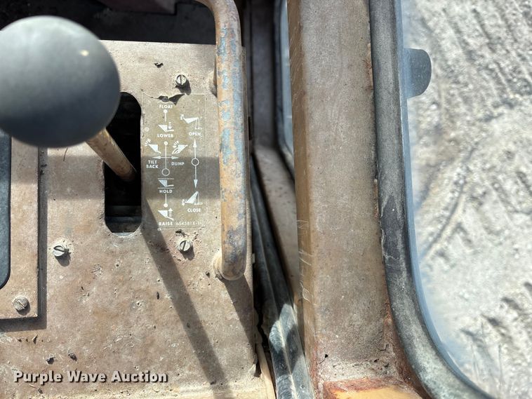 image for item FG1667 1992 Caterpillar 935C loader