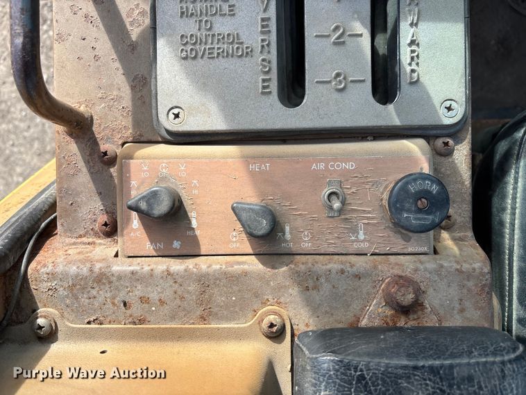 image for item FG1667 1992 Caterpillar 935C loader