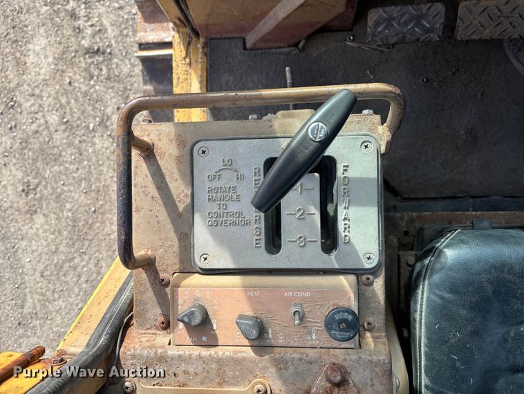 image for item FG1667 1992 Caterpillar 935C loader