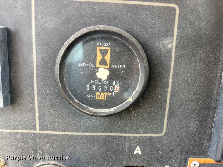 image for item FG1667 1992 Caterpillar 935C loader