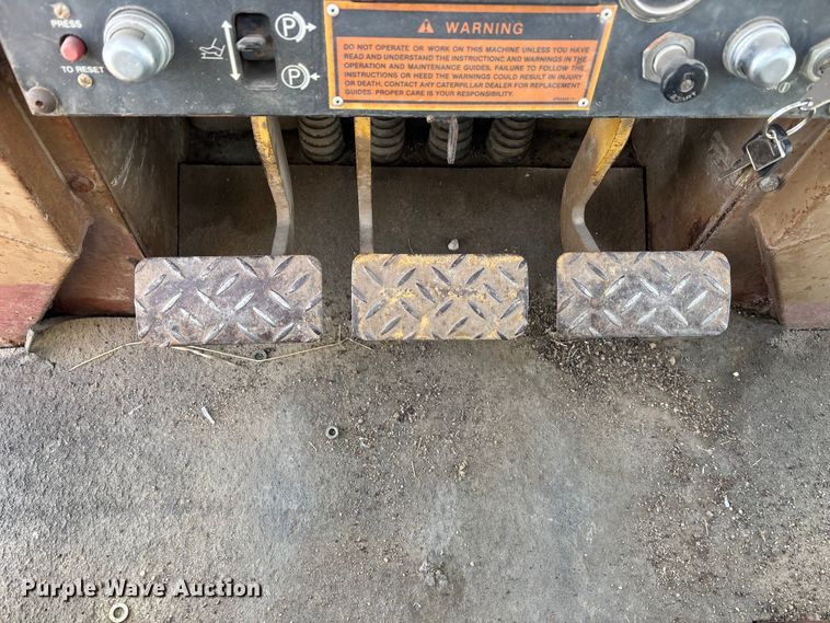 image for item FG1667 1992 Caterpillar 935C loader