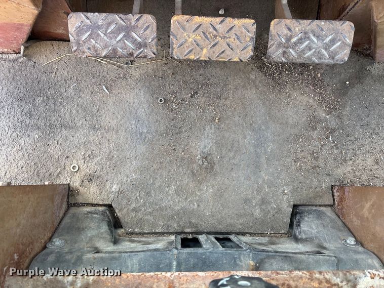 image for item FG1667 1992 Caterpillar 935C loader