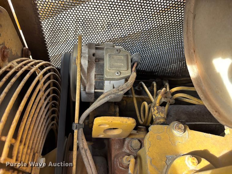 image for item FG1667 1992 Caterpillar 935C loader