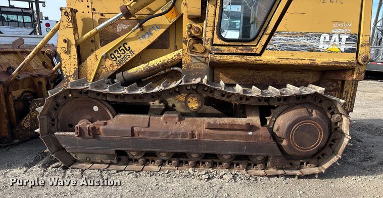 image for item FG1667 1992 Caterpillar 935C loader