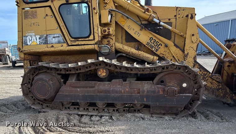 image for item FG1667 1992 Caterpillar 935C loader
