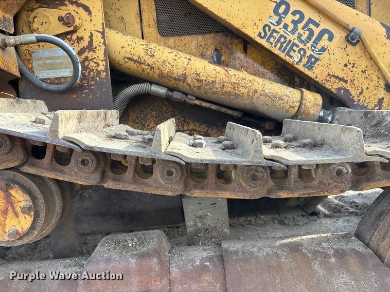 image for item FG1667 1992 Caterpillar 935C loader