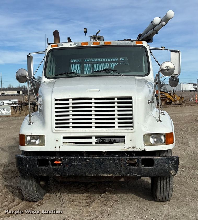image for item FG1668 2003 International 8100 utility / service truck