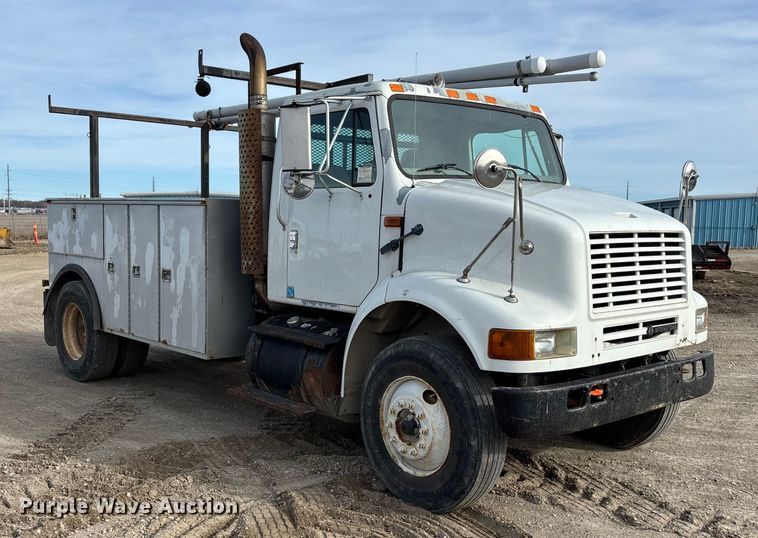 image for item FG1668 2003 International 8100 utility / service truck