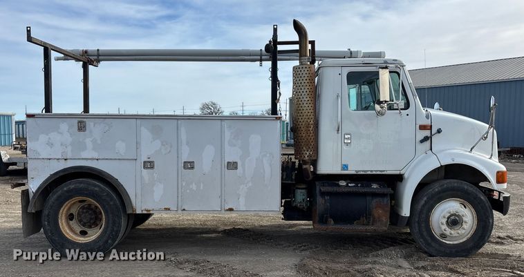 image for item FG1668 2003 International 8100 utility / service truck