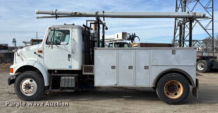 image for item FG1668 2003 International 8100 utility / service truck