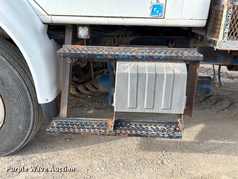 image for item FG1668 2003 International 8100 utility / service truck