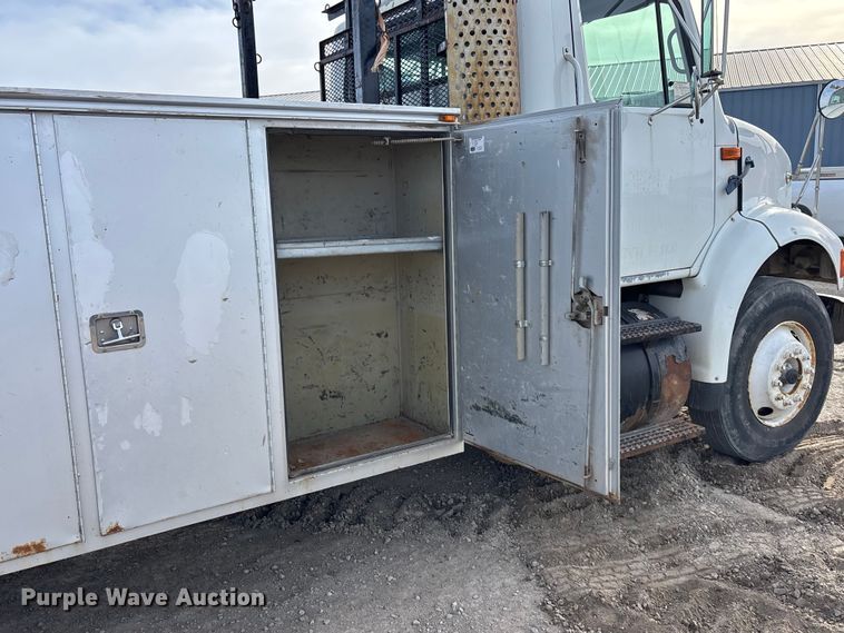 image for item FG1668 2003 International 8100 utility / service truck