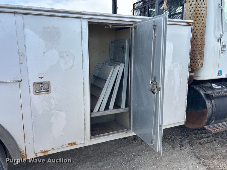 image for item FG1668 2003 International 8100 utility / service truck